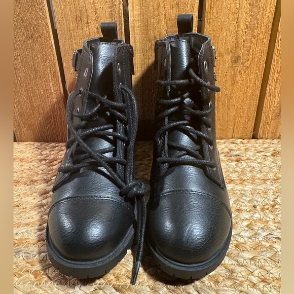 NWT Girls Black Lace-Up Combat Boots Sz 11 - Picture 1 of 8